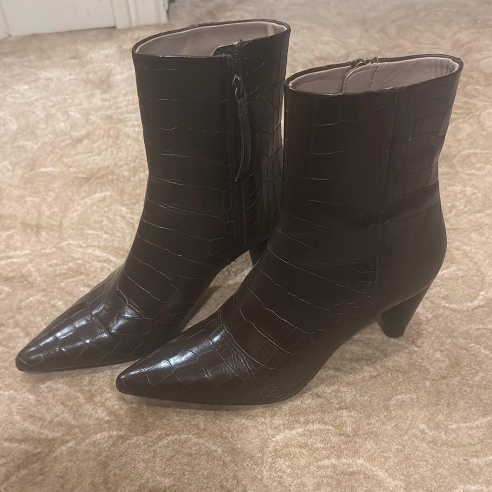 Elegant Brown Croc-Embossed Ankle Boots